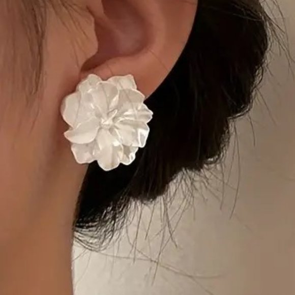 Earrings Large Exquisite White Flower Pearly Shine Ornaments Glam Statement New - Picture 3 of 5